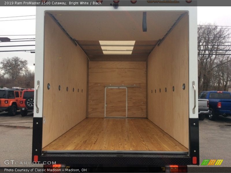 Bright White / Black 2019 Ram ProMaster 3500 Cutaway