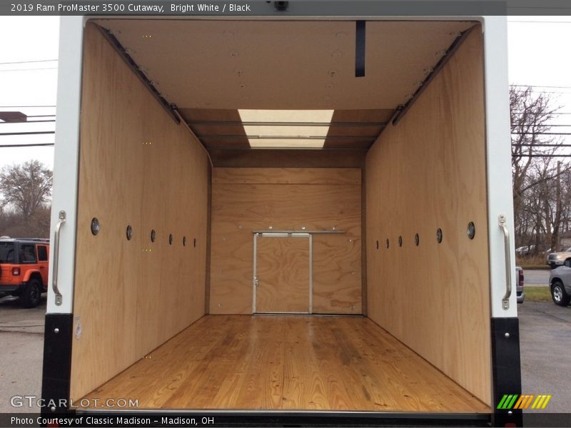 Bright White / Black 2019 Ram ProMaster 3500 Cutaway
