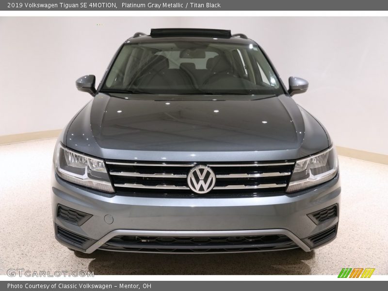 Platinum Gray Metallic / Titan Black 2019 Volkswagen Tiguan SE 4MOTION