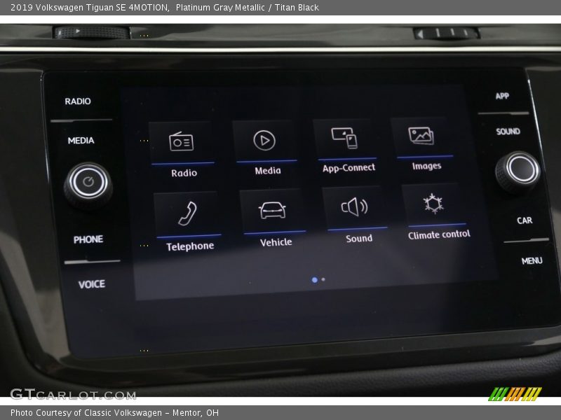 Controls of 2019 Tiguan SE 4MOTION