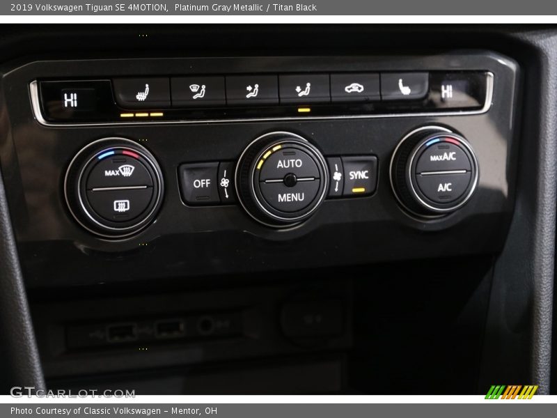Controls of 2019 Tiguan SE 4MOTION