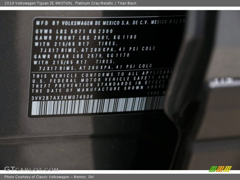 Platinum Gray Metallic / Titan Black 2019 Volkswagen Tiguan SE 4MOTION