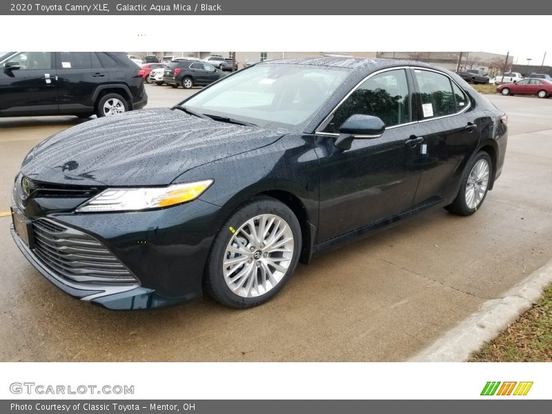 Front 3/4 View of 2020 Camry XLE