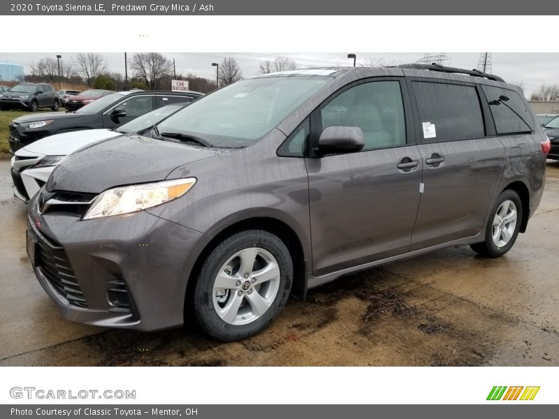 Front 3/4 View of 2020 Sienna LE