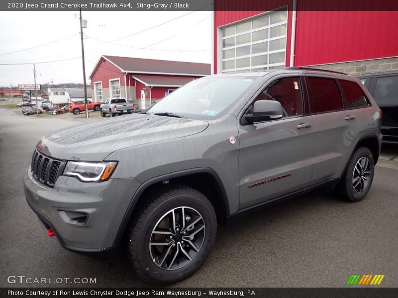 Front 3/4 View of 2020 Grand Cherokee Trailhawk 4x4