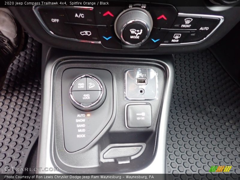 Controls of 2020 Compass Trailhawk 4x4