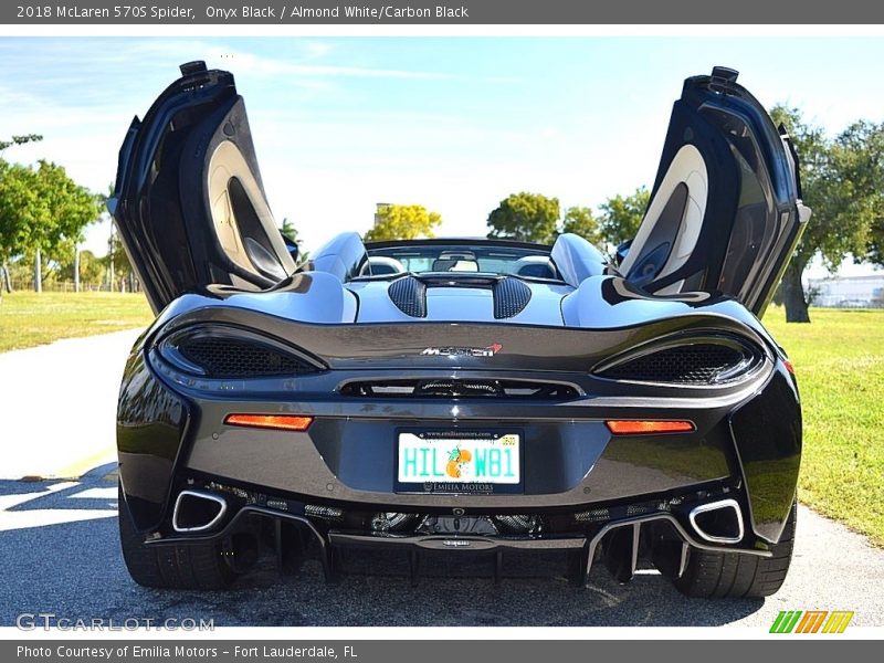 Onyx Black / Almond White/Carbon Black 2018 McLaren 570S Spider