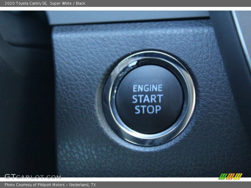 Super White / Black 2020 Toyota Camry SE