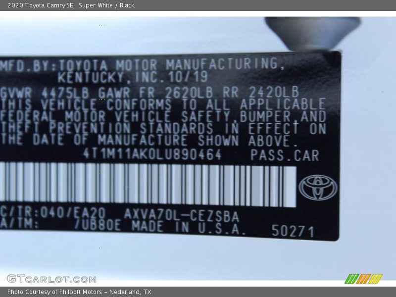 Super White / Black 2020 Toyota Camry SE
