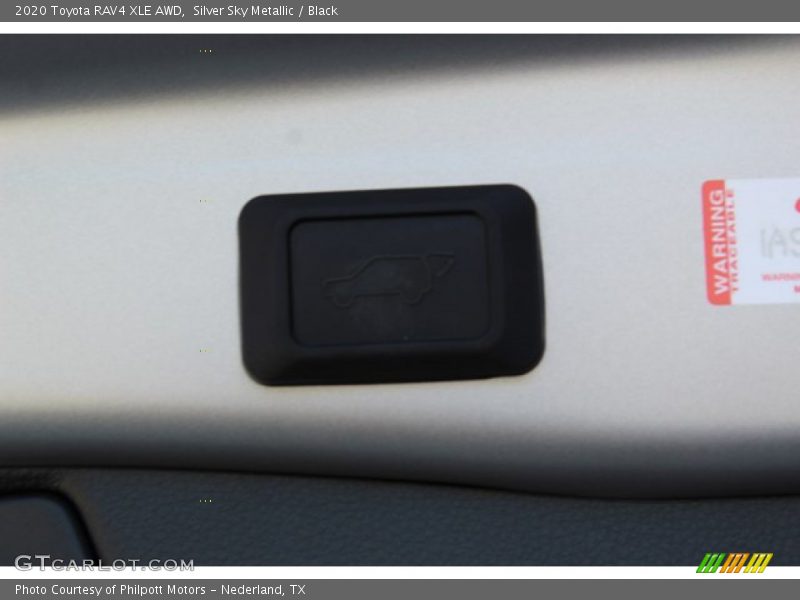 Silver Sky Metallic / Black 2020 Toyota RAV4 XLE AWD