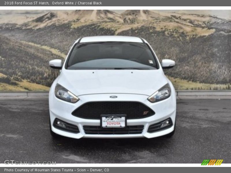 Oxford White / Charcoal Black 2018 Ford Focus ST Hatch