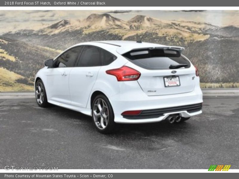Oxford White / Charcoal Black 2018 Ford Focus ST Hatch