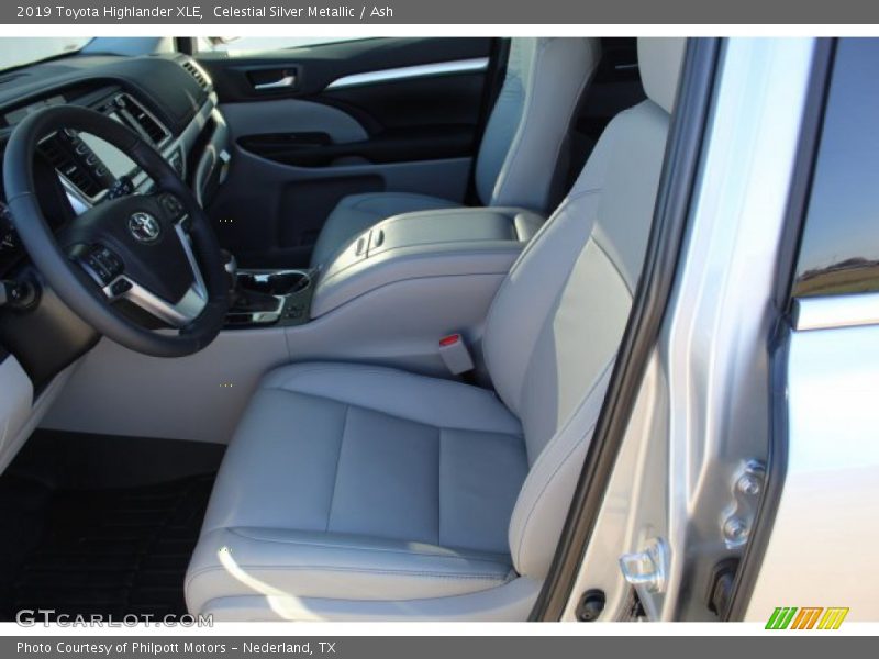 Celestial Silver Metallic / Ash 2019 Toyota Highlander XLE