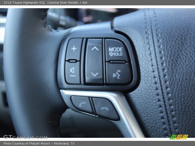 Celestial Silver Metallic / Ash 2019 Toyota Highlander XLE