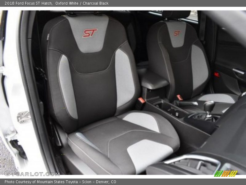 Oxford White / Charcoal Black 2018 Ford Focus ST Hatch