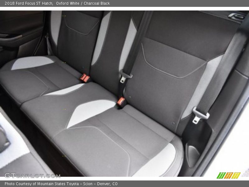 Oxford White / Charcoal Black 2018 Ford Focus ST Hatch