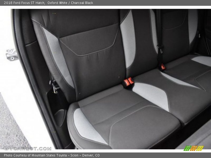 Oxford White / Charcoal Black 2018 Ford Focus ST Hatch