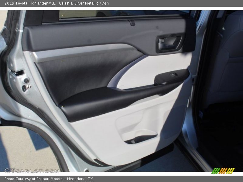 Celestial Silver Metallic / Ash 2019 Toyota Highlander XLE