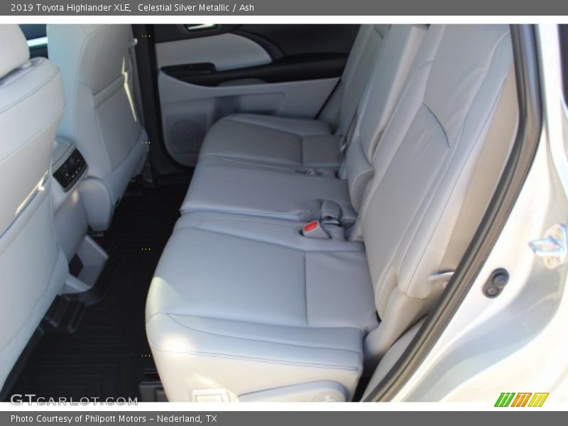 Celestial Silver Metallic / Ash 2019 Toyota Highlander XLE