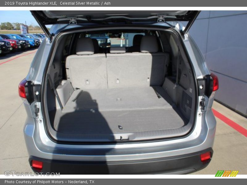 Celestial Silver Metallic / Ash 2019 Toyota Highlander XLE