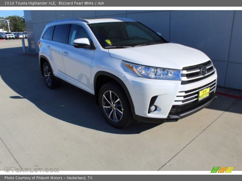 Blizzard Pearl White / Ash 2019 Toyota Highlander XLE