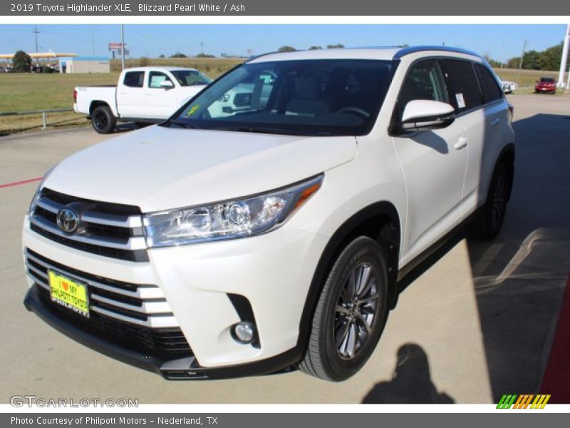 Blizzard Pearl White / Ash 2019 Toyota Highlander XLE
