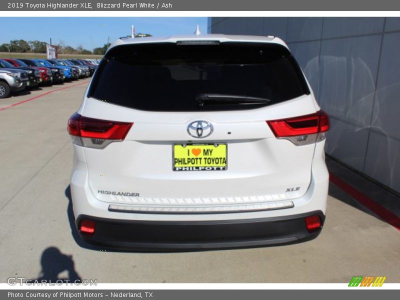 Blizzard Pearl White / Ash 2019 Toyota Highlander XLE