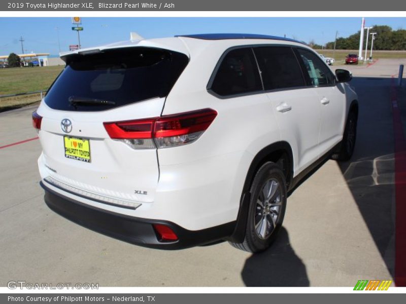 Blizzard Pearl White / Ash 2019 Toyota Highlander XLE