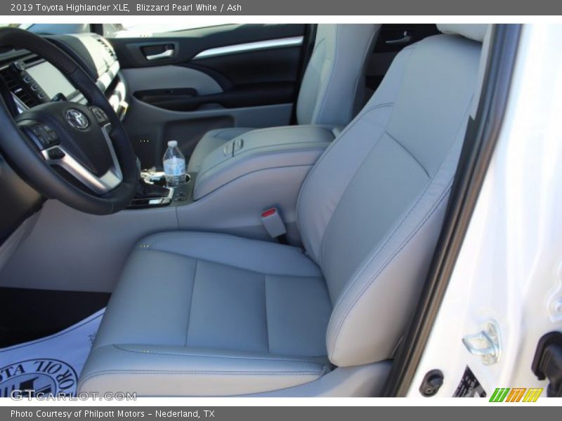 Blizzard Pearl White / Ash 2019 Toyota Highlander XLE