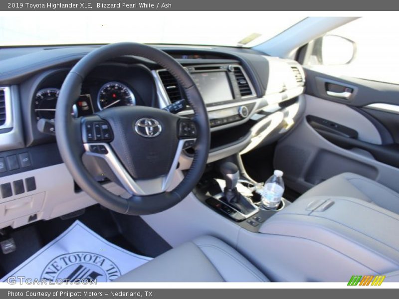 Blizzard Pearl White / Ash 2019 Toyota Highlander XLE
