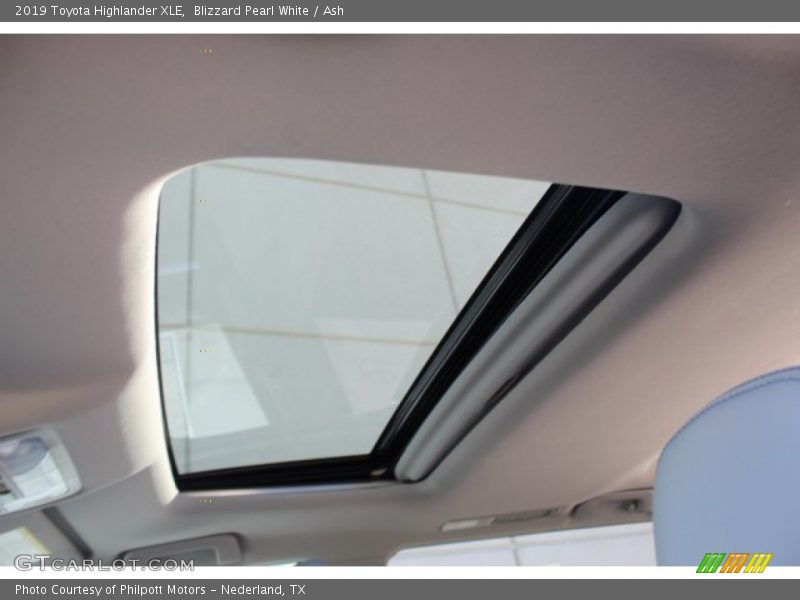 Blizzard Pearl White / Ash 2019 Toyota Highlander XLE