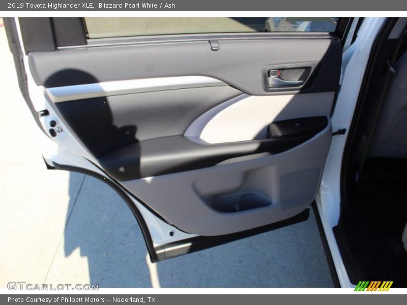 Blizzard Pearl White / Ash 2019 Toyota Highlander XLE