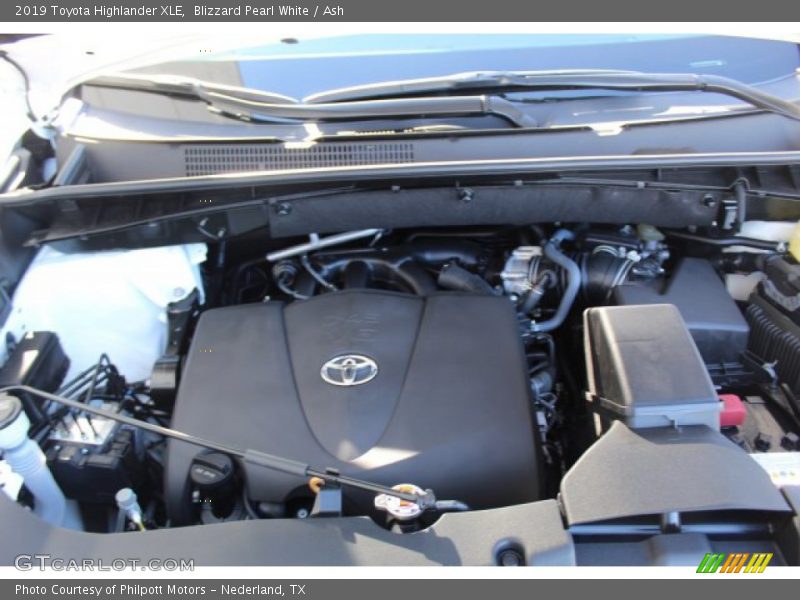 Blizzard Pearl White / Ash 2019 Toyota Highlander XLE