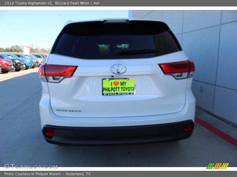 Blizzard Pearl White / Ash 2019 Toyota Highlander LE