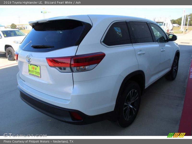 Blizzard Pearl White / Ash 2019 Toyota Highlander LE