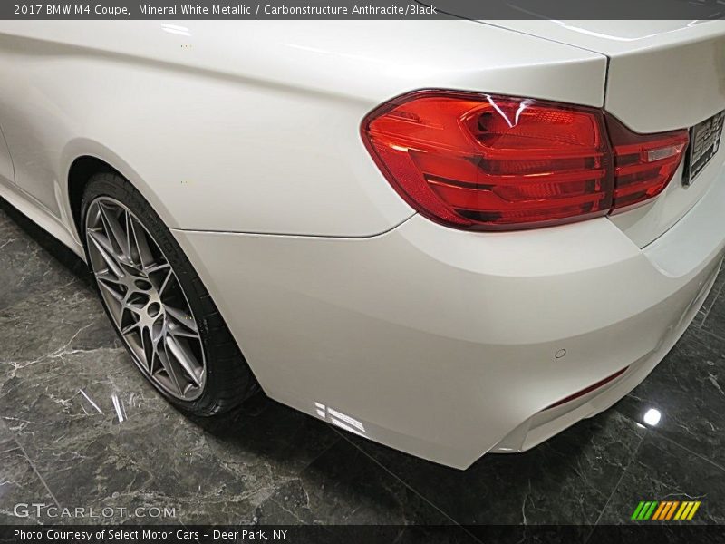 Mineral White Metallic / Carbonstructure Anthracite/Black 2017 BMW M4 Coupe
