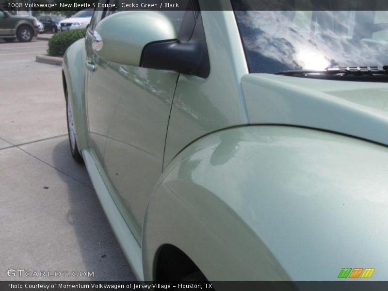Gecko Green / Black 2008 Volkswagen New Beetle S Coupe