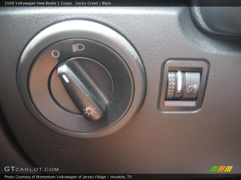 Gecko Green / Black 2008 Volkswagen New Beetle S Coupe