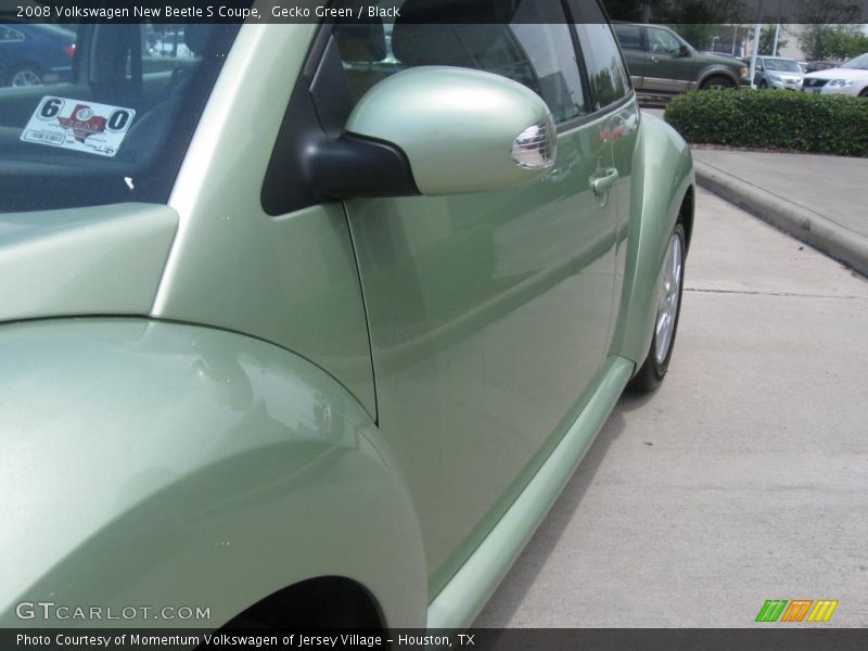 Gecko Green / Black 2008 Volkswagen New Beetle S Coupe