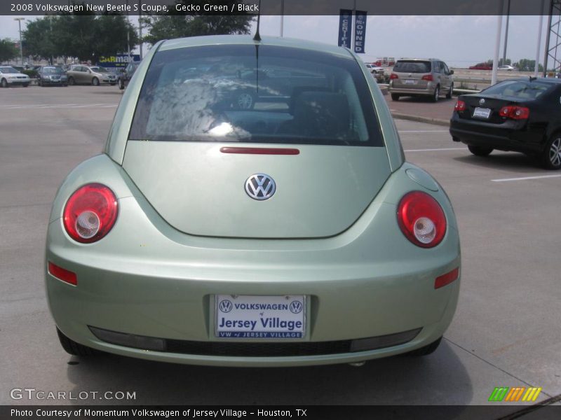 Gecko Green / Black 2008 Volkswagen New Beetle S Coupe