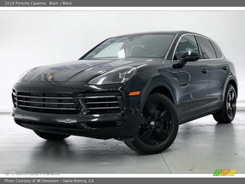 Front 3/4 View of 2019 Cayenne 