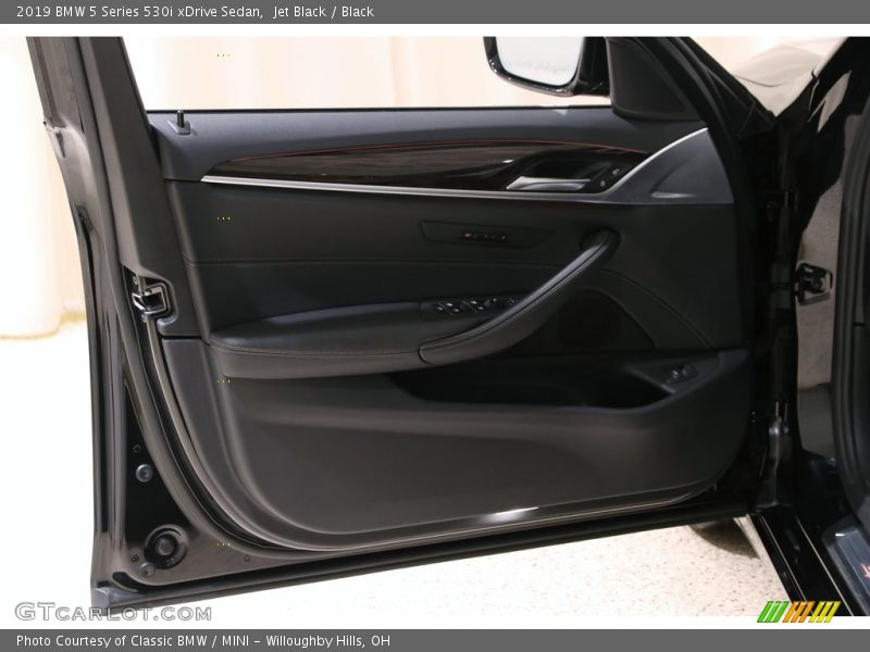Jet Black / Black 2019 BMW 5 Series 530i xDrive Sedan