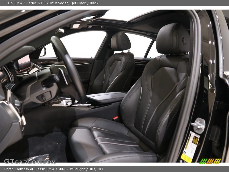 Jet Black / Black 2019 BMW 5 Series 530i xDrive Sedan