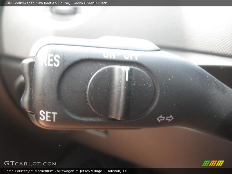 Gecko Green / Black 2008 Volkswagen New Beetle S Coupe