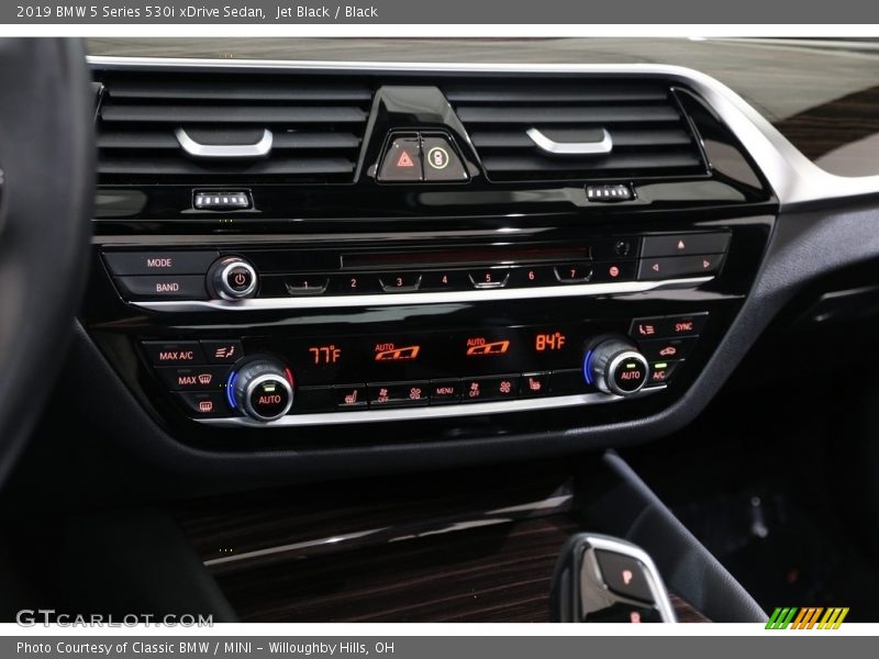 Jet Black / Black 2019 BMW 5 Series 530i xDrive Sedan