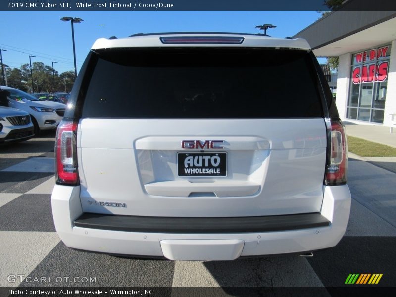 White Frost Tintcoat / Cocoa/Dune 2019 GMC Yukon SLT