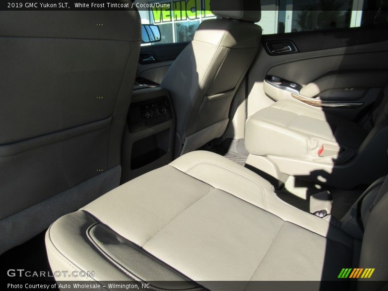 White Frost Tintcoat / Cocoa/Dune 2019 GMC Yukon SLT