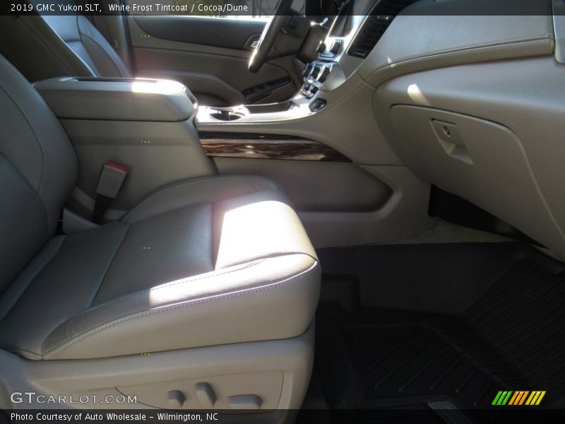White Frost Tintcoat / Cocoa/Dune 2019 GMC Yukon SLT