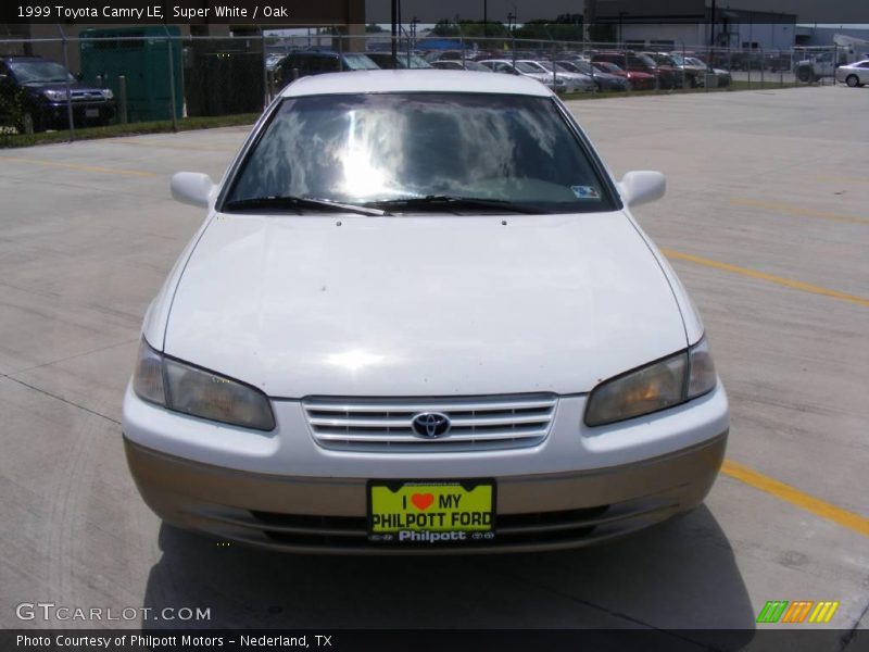 Super White / Oak 1999 Toyota Camry LE
