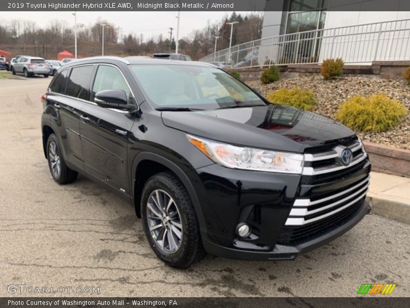 Front 3/4 View of 2019 Highlander Hybrid XLE AWD